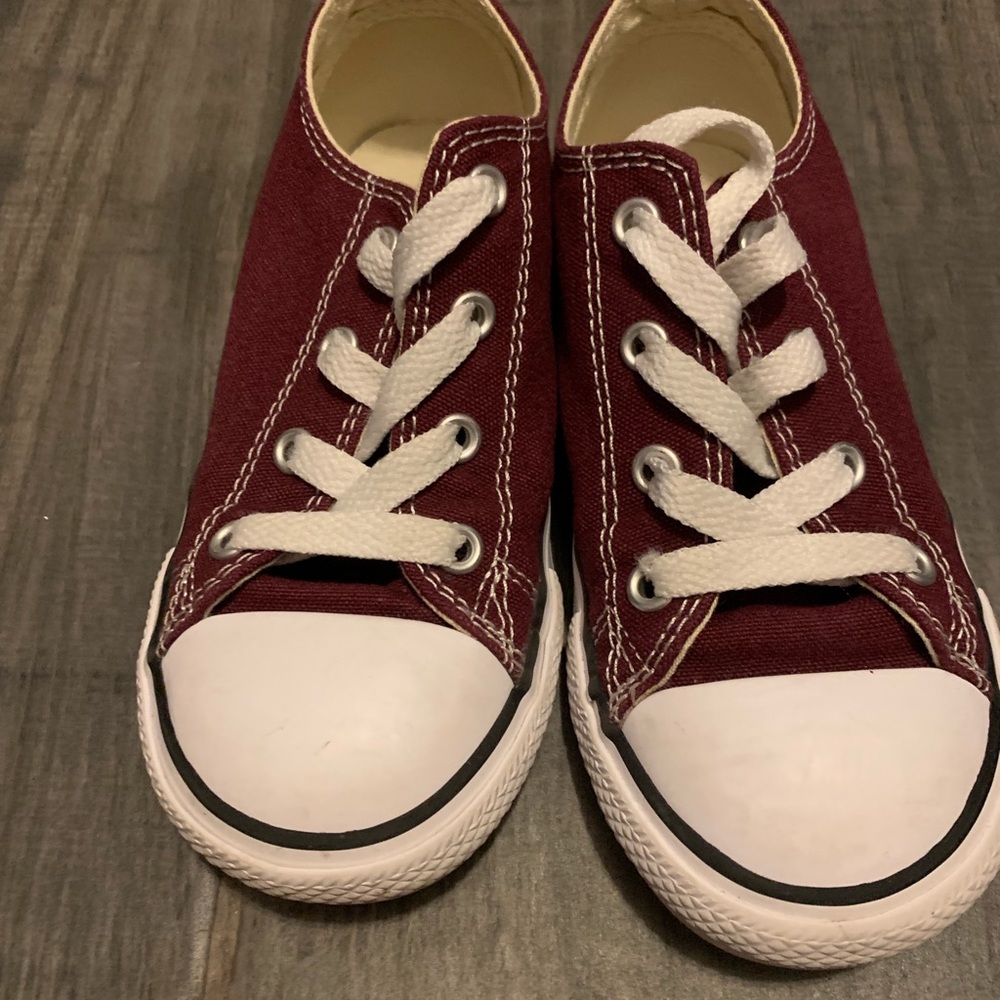 Girls maroon converse sz 10